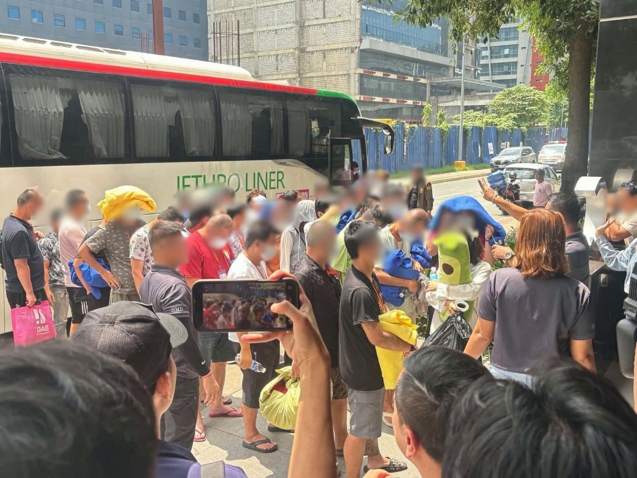 Penggerebekan POGO Terbesar di Filipina: 6 Manajer Tiongkok Ditangkap, Lebih dari 50 Orang Datang ke NBI
